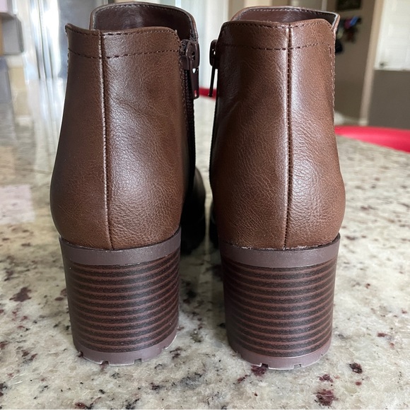 NIB Brown Booties 6.5 - Picture 4 of 7
